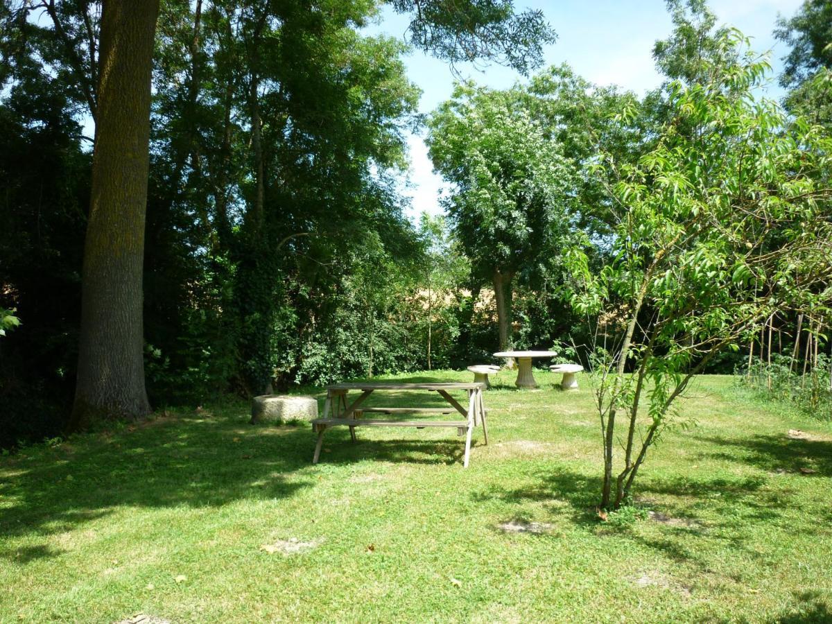 Le Logis De Faugerit Bed and Breakfast Frontenay-Rohan-Rohan Exteriör bild