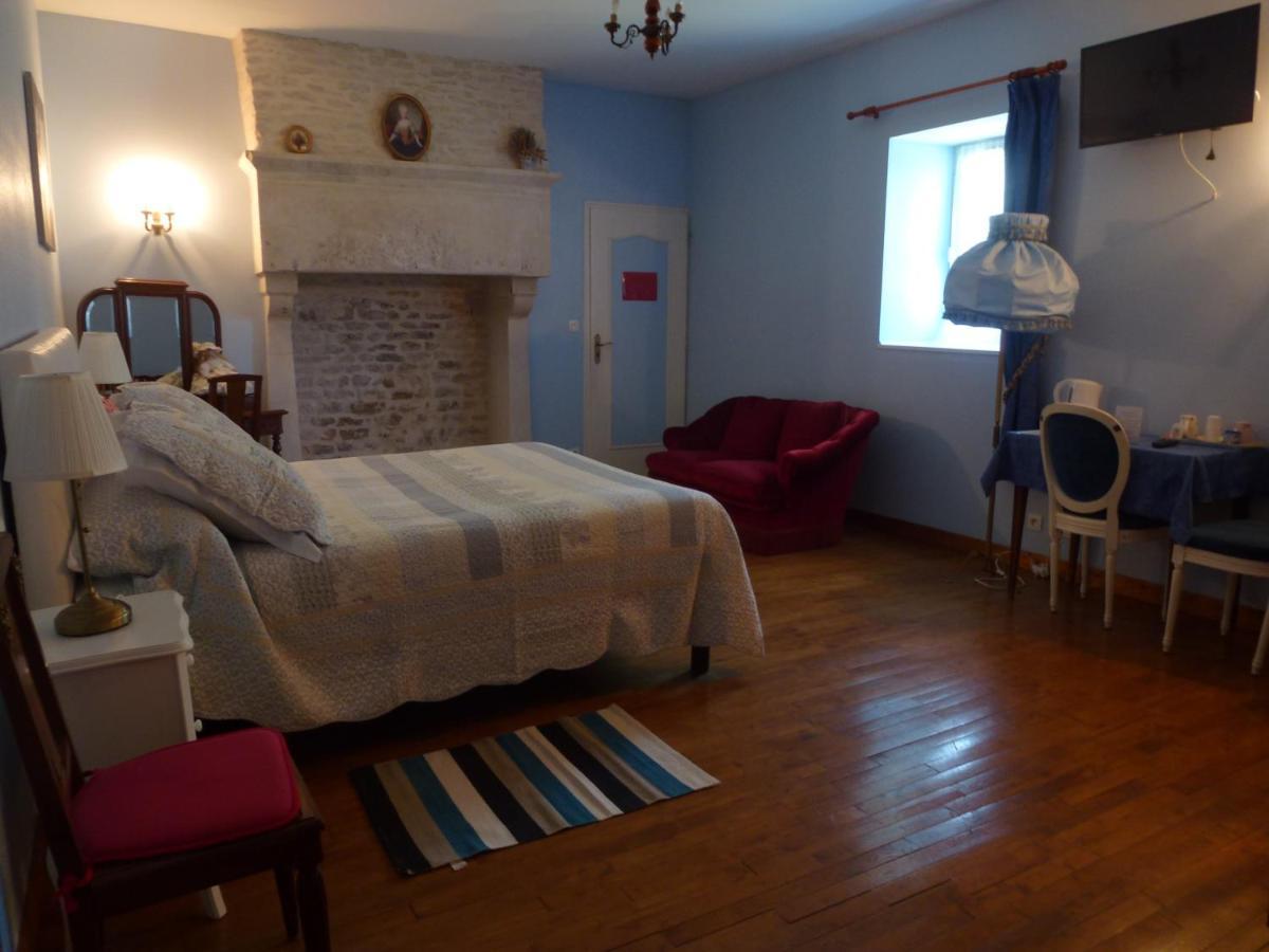 Le Logis De Faugerit Bed and Breakfast Frontenay-Rohan-Rohan Exteriör bild