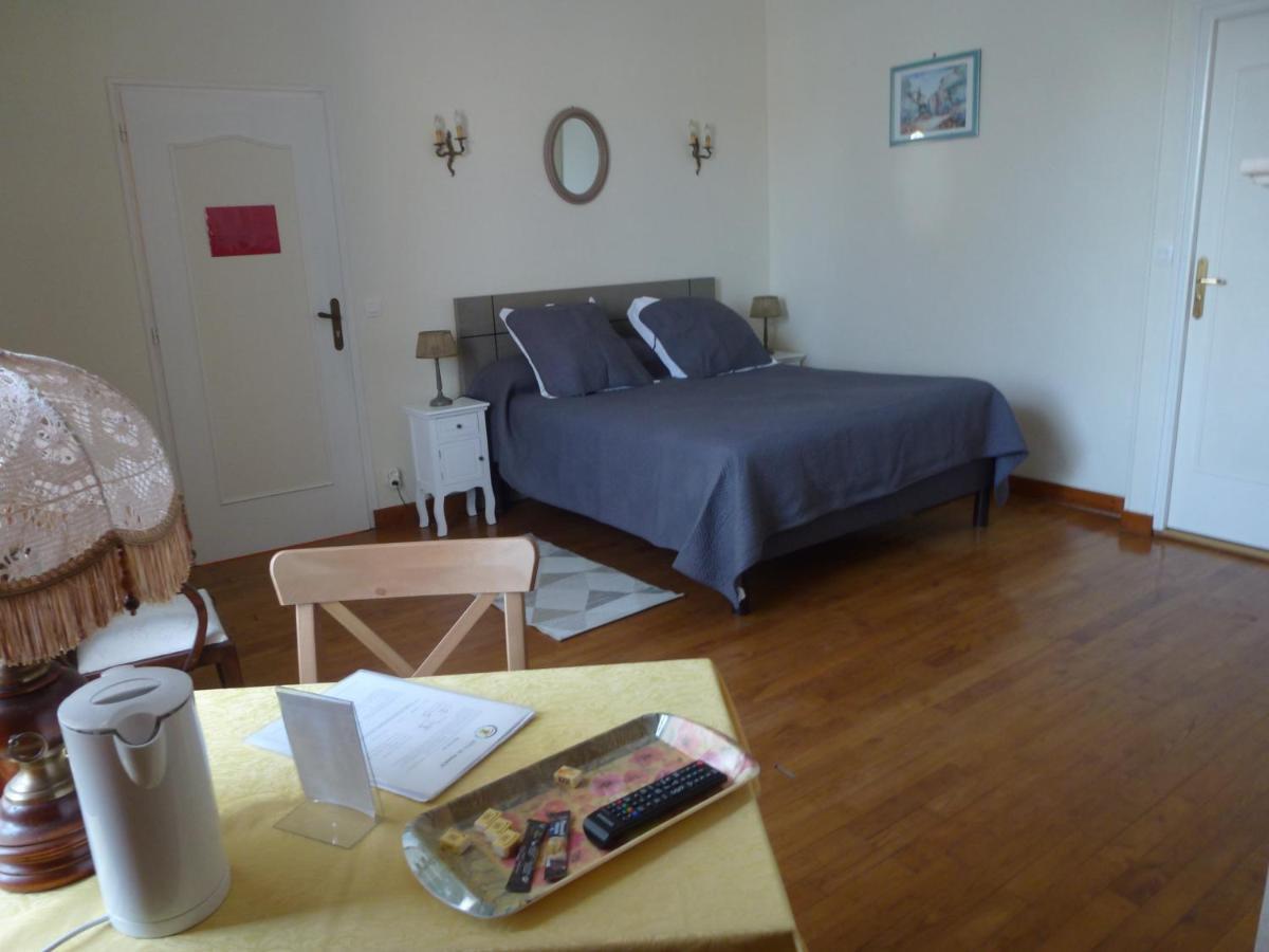 Le Logis De Faugerit Bed and Breakfast Frontenay-Rohan-Rohan Exteriör bild
