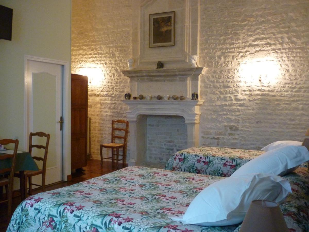 Le Logis De Faugerit Bed and Breakfast Frontenay-Rohan-Rohan Exteriör bild
