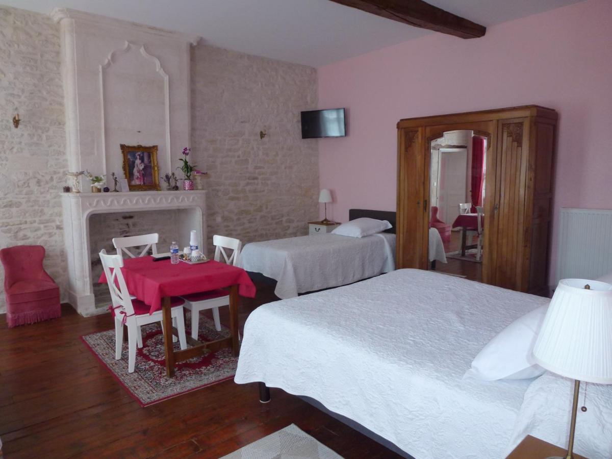 Le Logis De Faugerit Bed and Breakfast Frontenay-Rohan-Rohan Exteriör bild