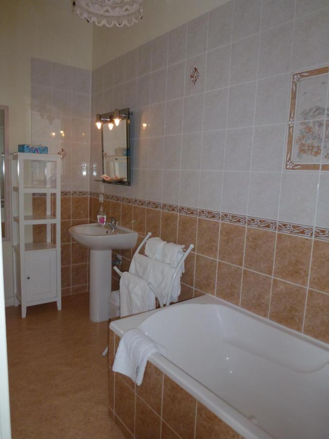 Le Logis De Faugerit Bed and Breakfast Frontenay-Rohan-Rohan Exteriör bild